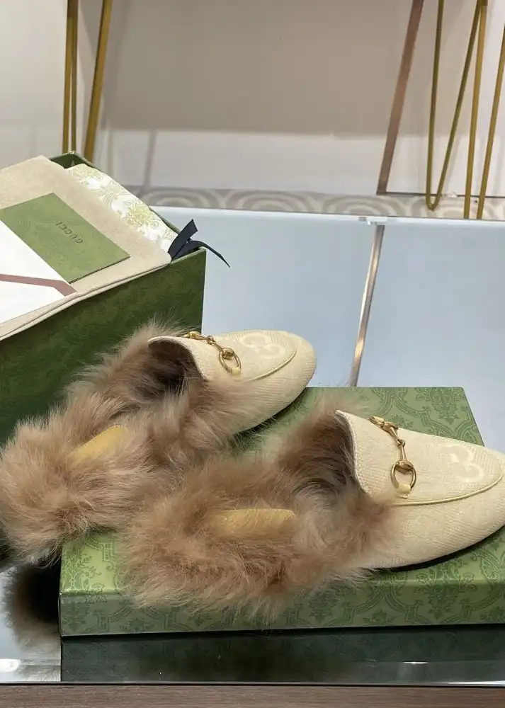 hype Gucci Slippers