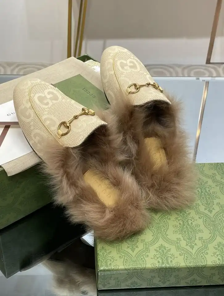 hype Gucci Slippers