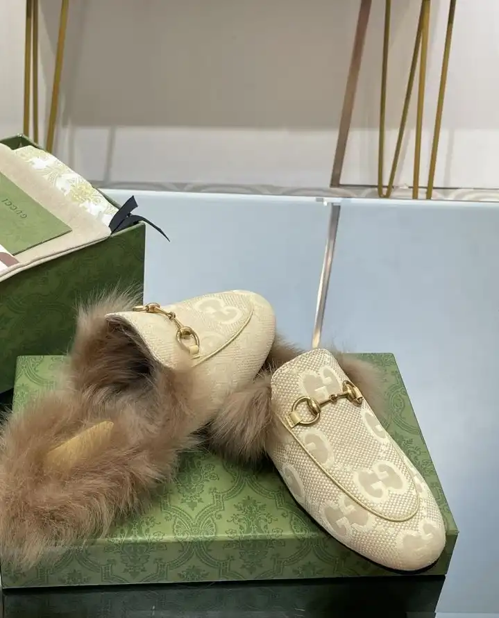 hype Gucci Slippers