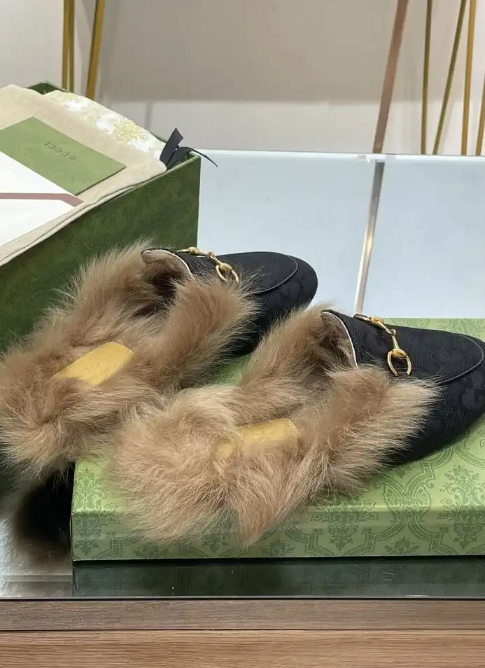 hype Gucci Slippers