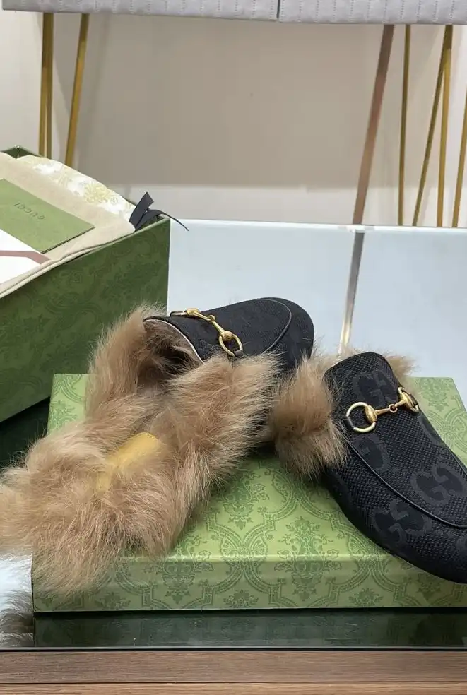 hype Gucci Slippers