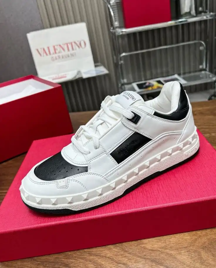 hype Valentino Sneakers