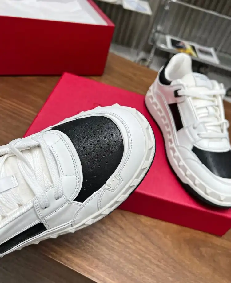 hype Valentino Sneakers