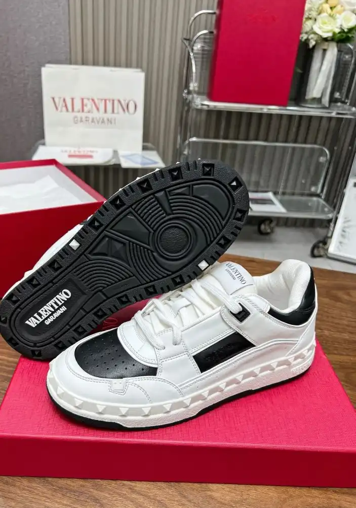 hype Valentino Sneakers