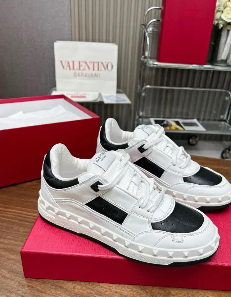 hype Valentino Sneakers