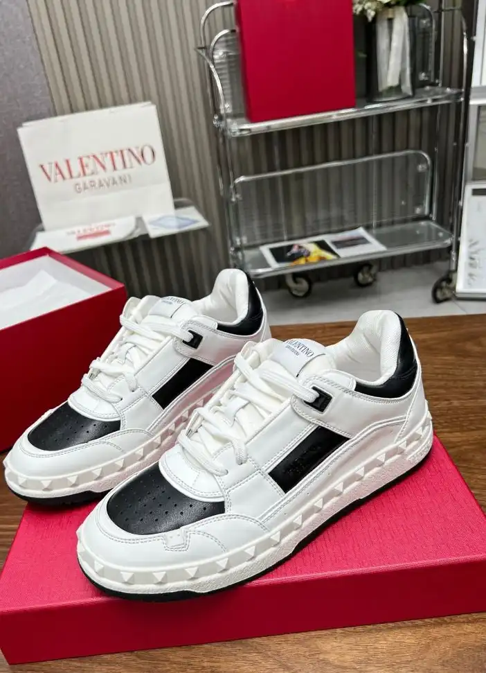 hype Valentino Sneakers