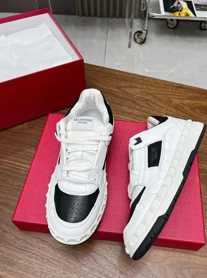 hype Valentino Sneakers