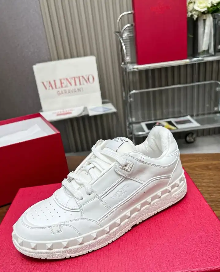 hype Valentino Sneakers