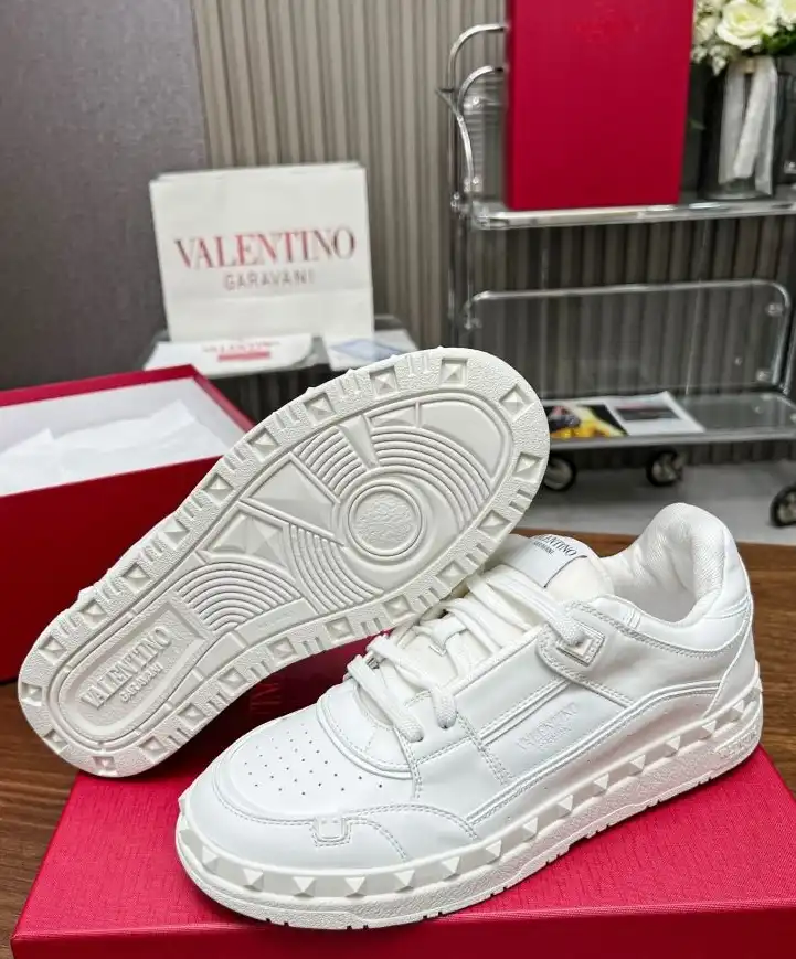 hype Valentino Sneakers