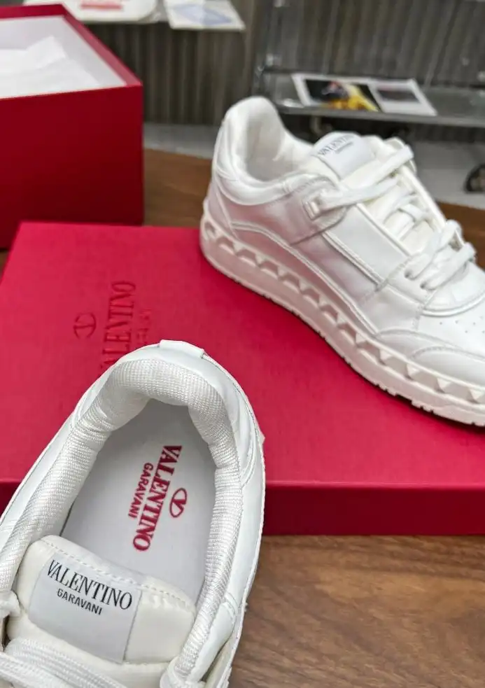 hype Valentino Sneakers