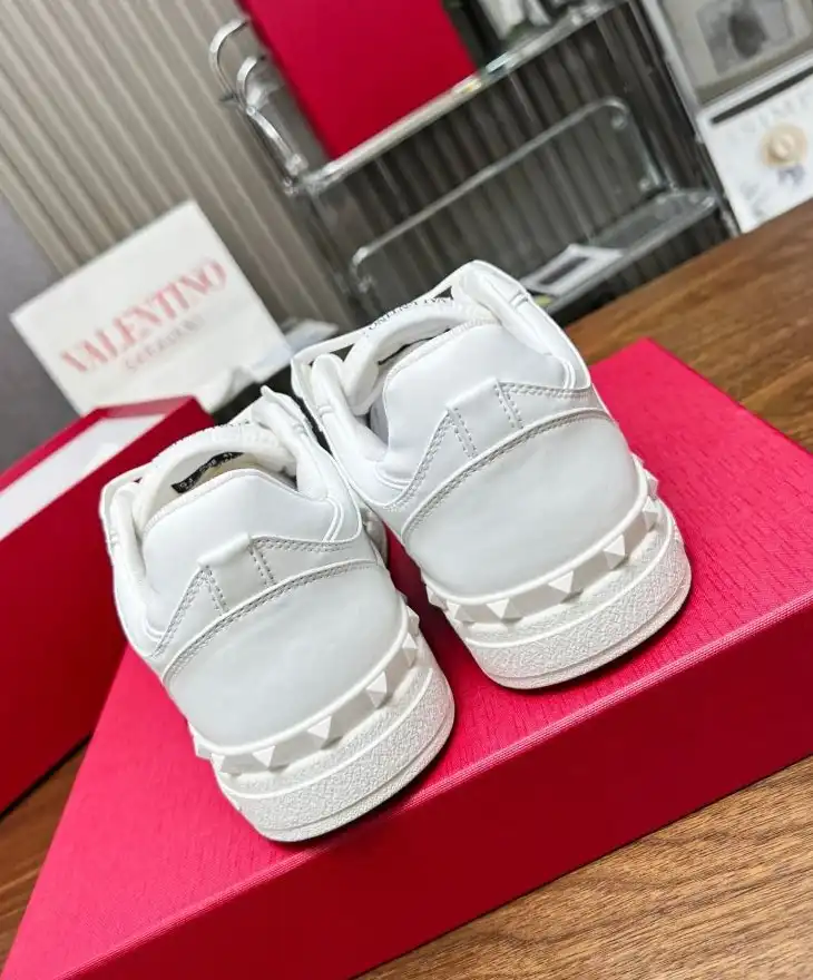 hype Valentino Sneakers