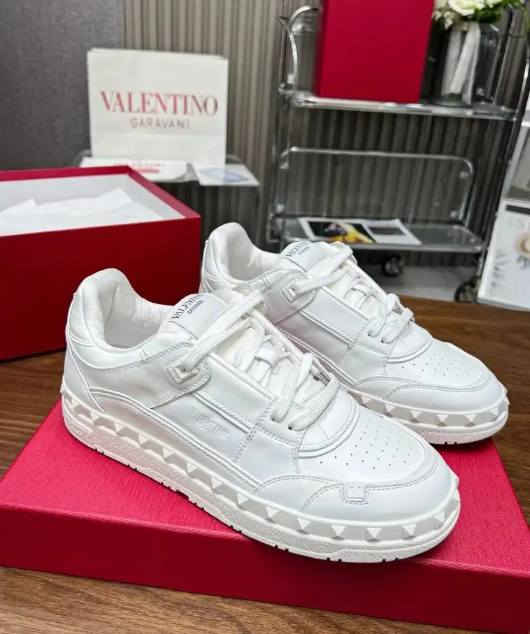 hype Valentino Sneakers