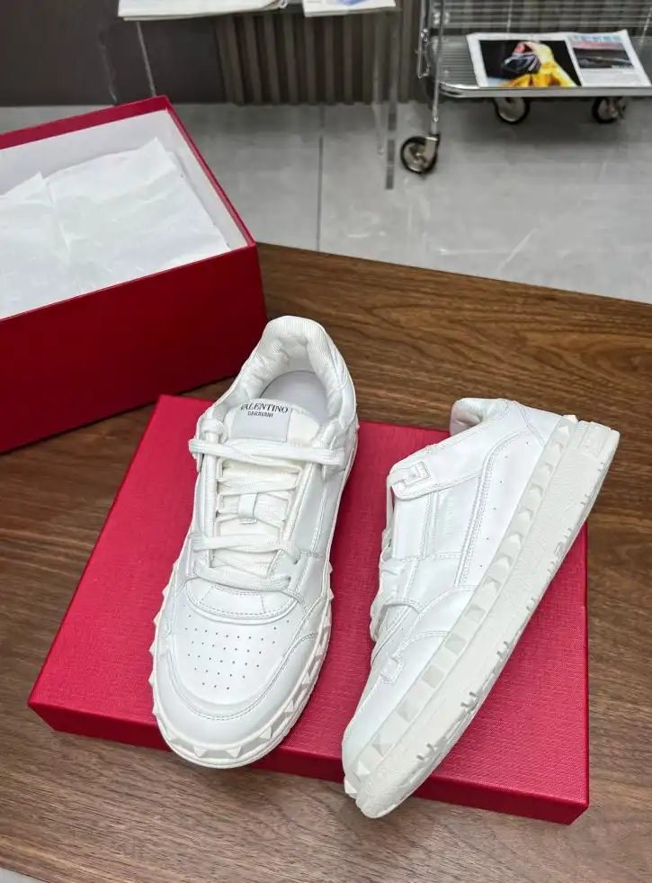 hype Valentino Sneakers