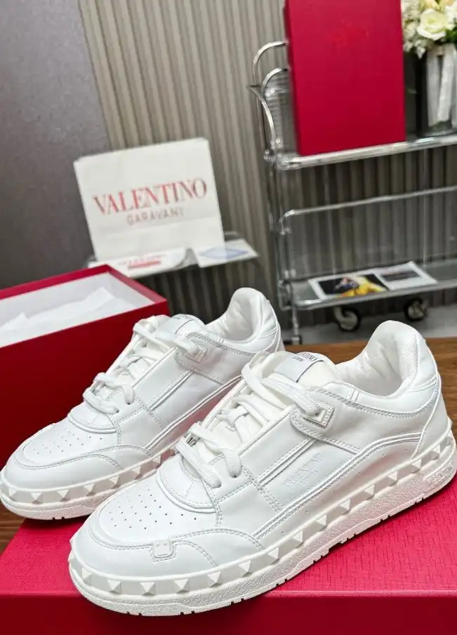 hype Valentino Sneakers