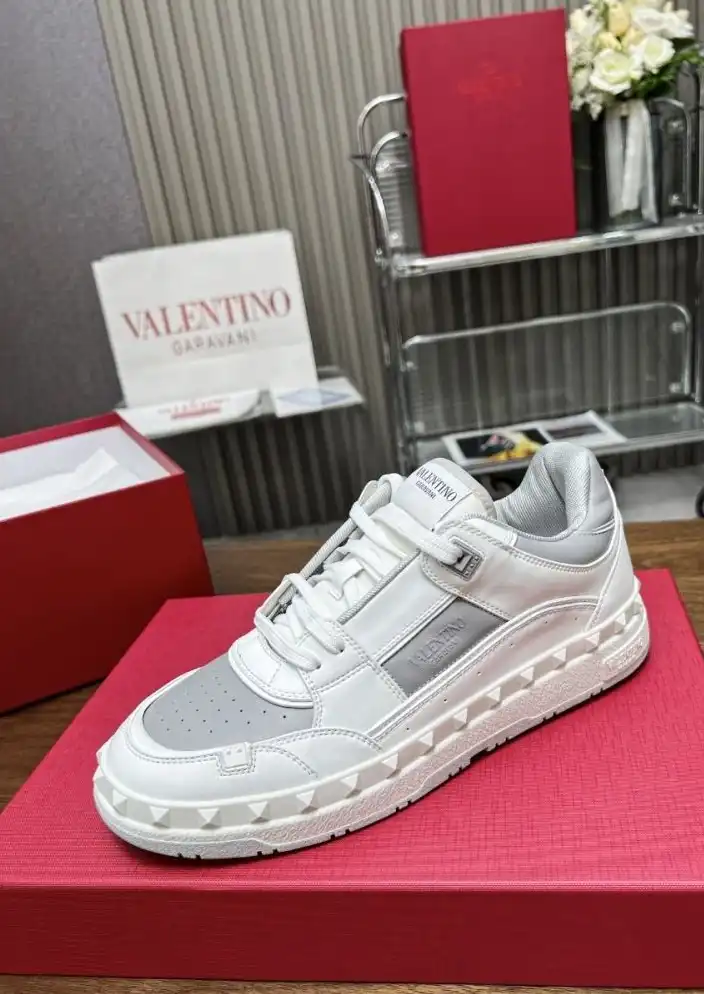 hype Valentino Sneakers