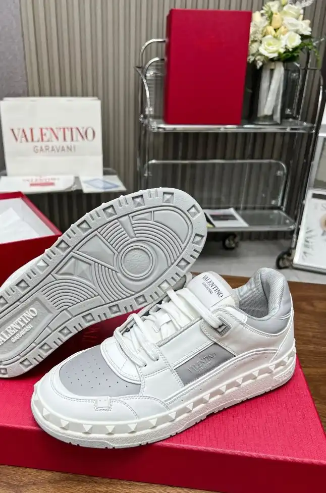 hype Valentino Sneakers