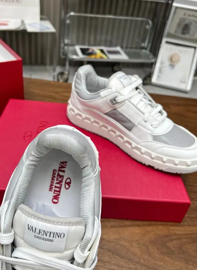 hype Valentino Sneakers