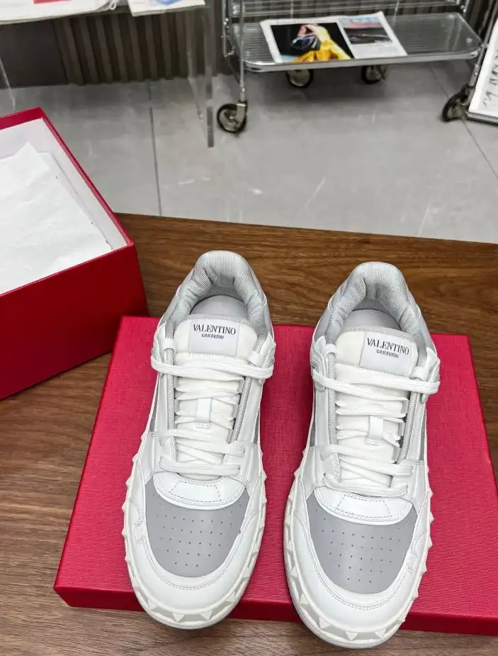 hype Valentino Sneakers