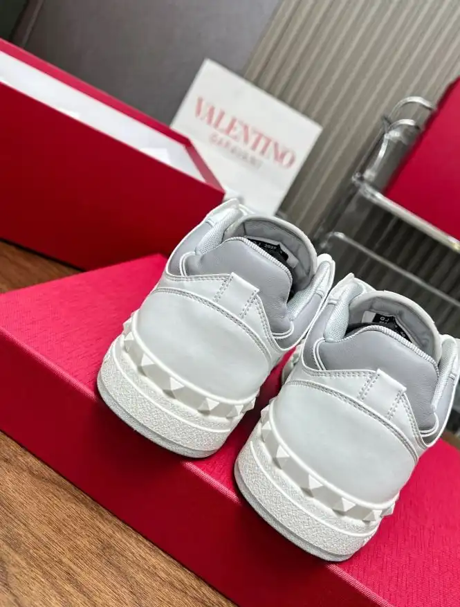 hype Valentino Sneakers