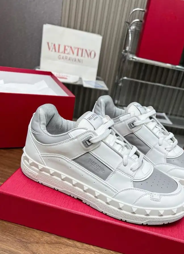 hype Valentino Sneakers