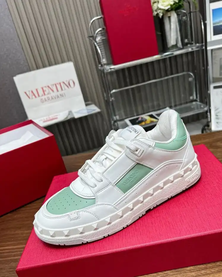 hype Valentino Sneakers