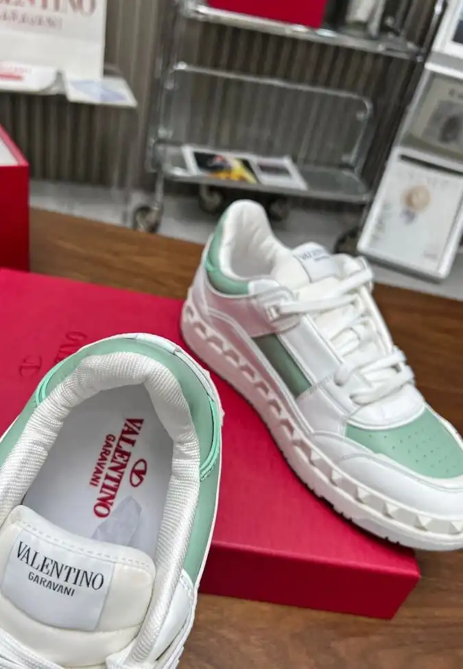 hype Valentino Sneakers