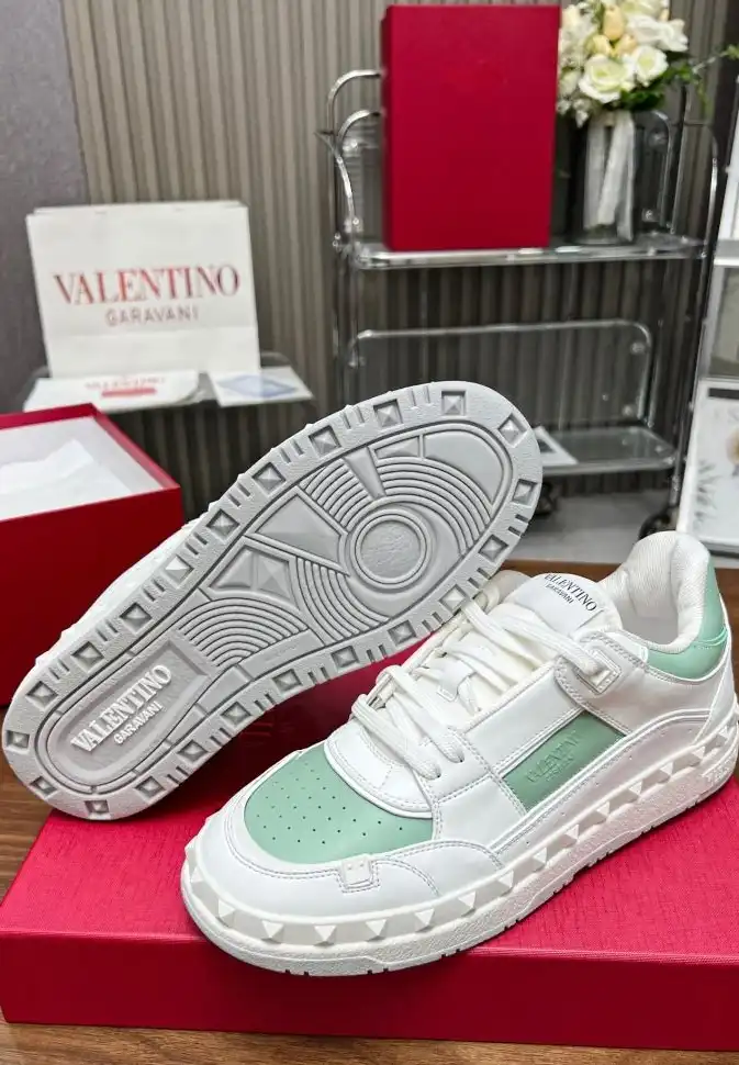 hype Valentino Sneakers