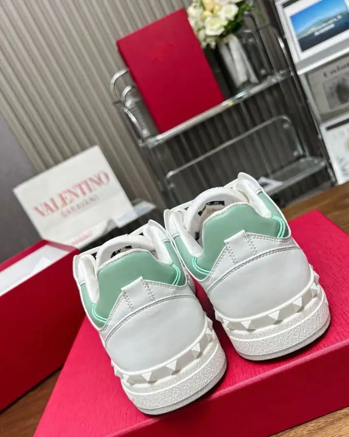 hype Valentino Sneakers