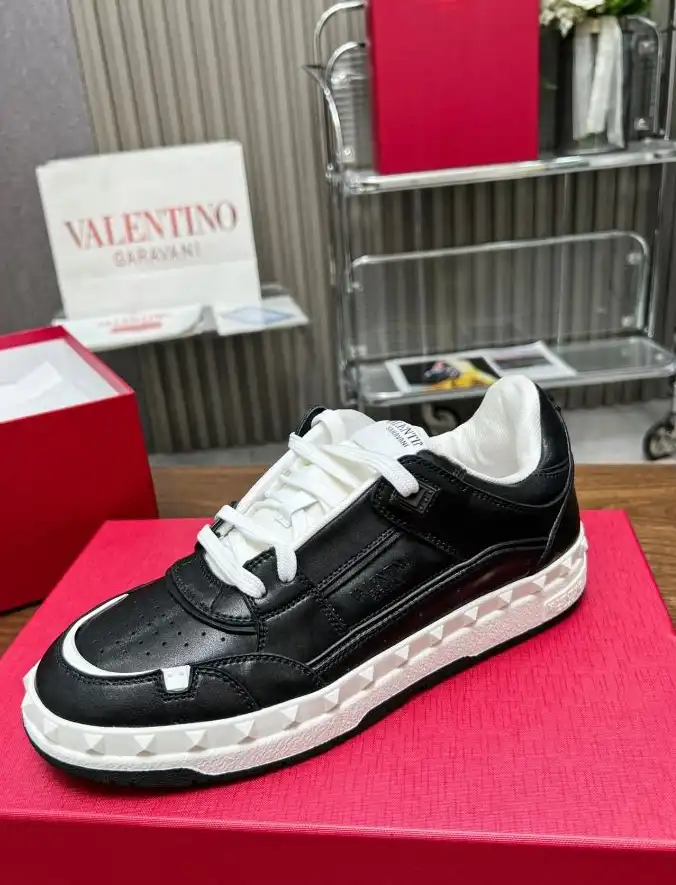 hype Valentino Sneakers