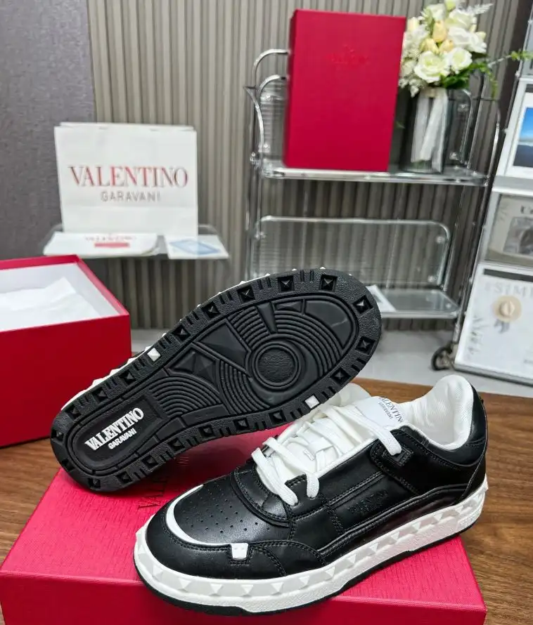 hype Valentino Sneakers