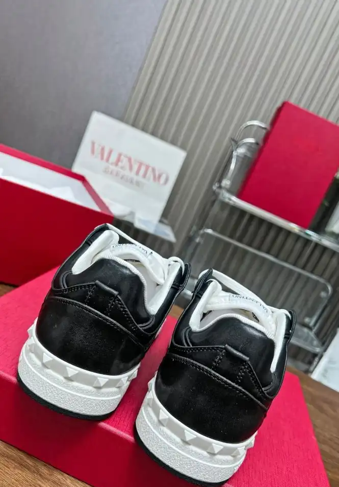 hype Valentino Sneakers