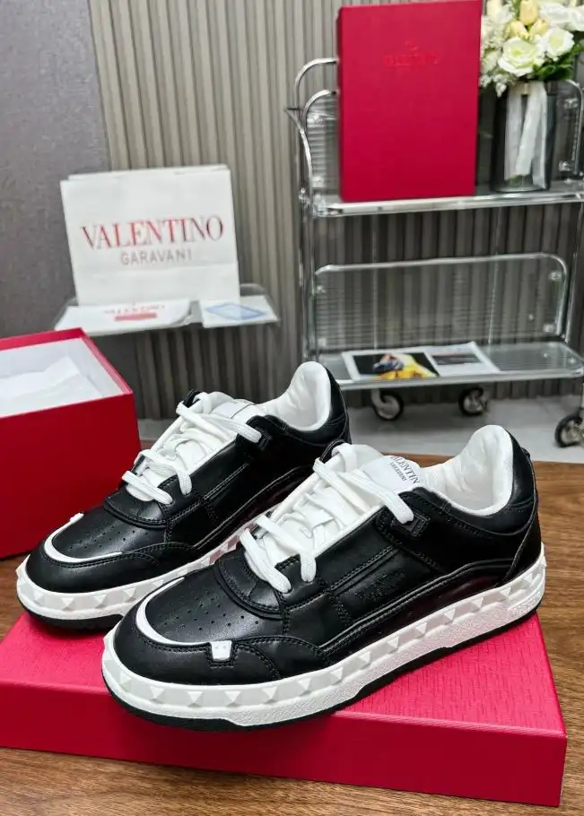 hype Valentino Sneakers