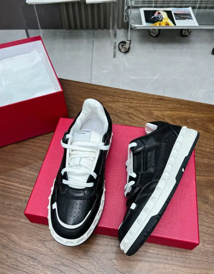 hype Valentino Sneakers