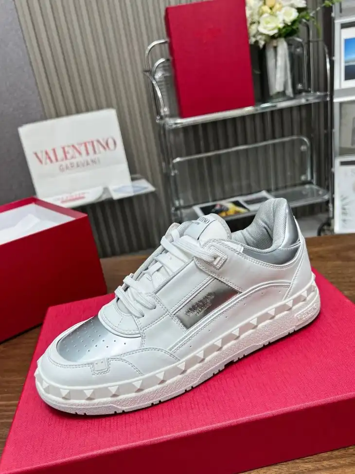 hype Valentino Sneakers