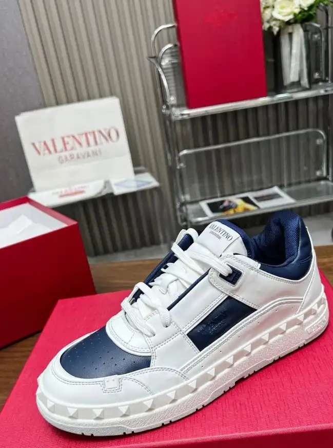 hype Valentino Sneakers