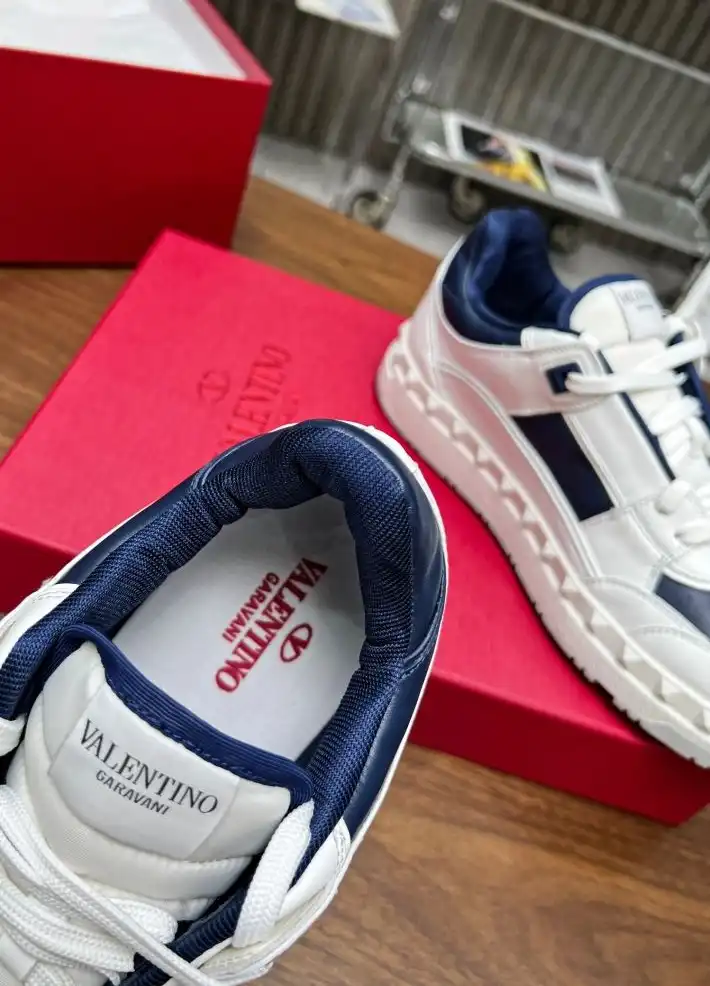 hype Valentino Sneakers