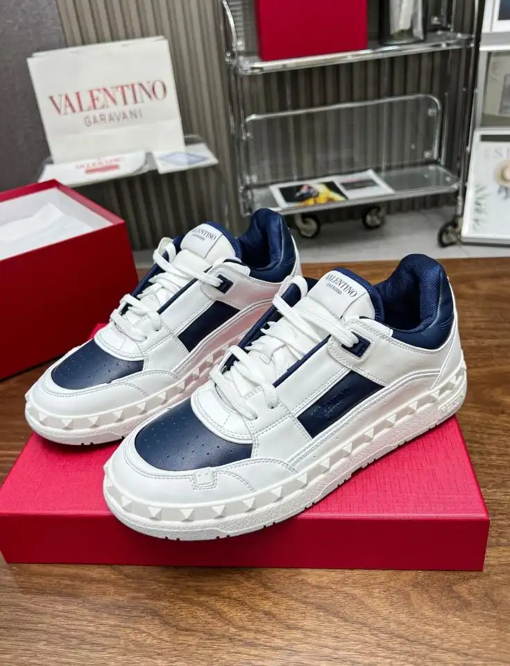 hype Valentino Sneakers