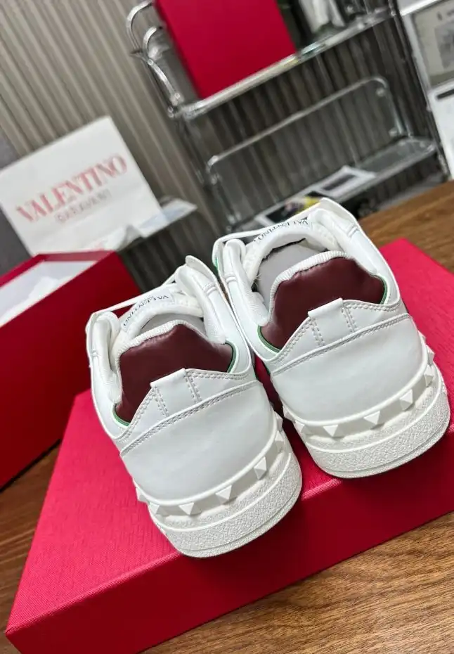 hype Valentino Sneakers