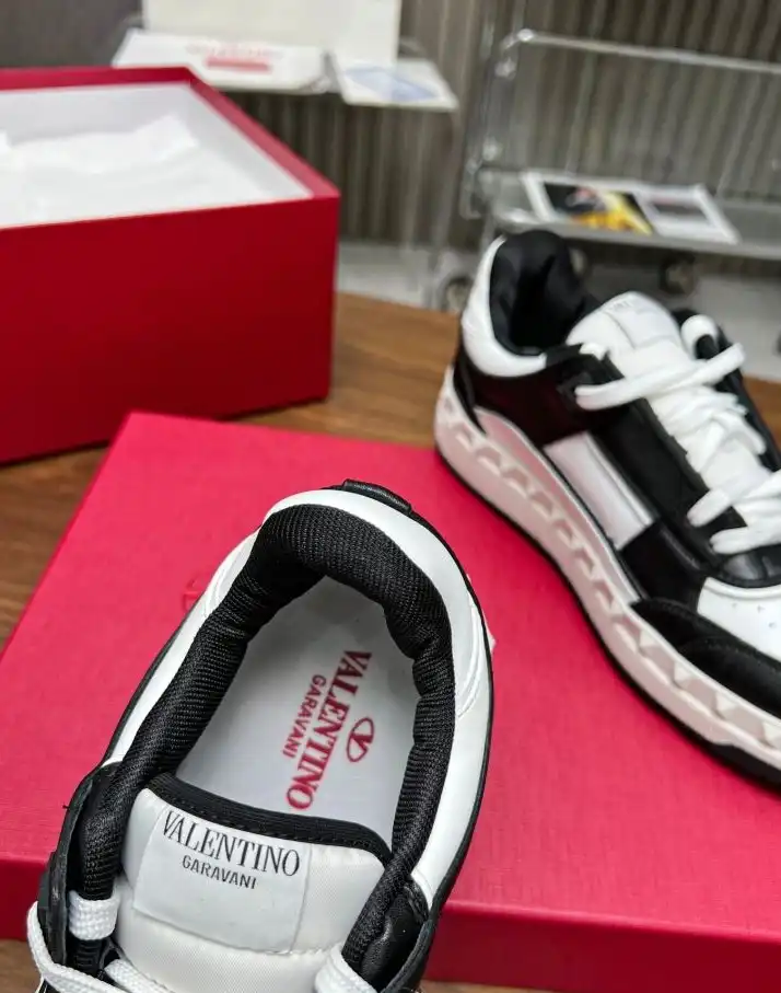 hype Valentino Sneakers