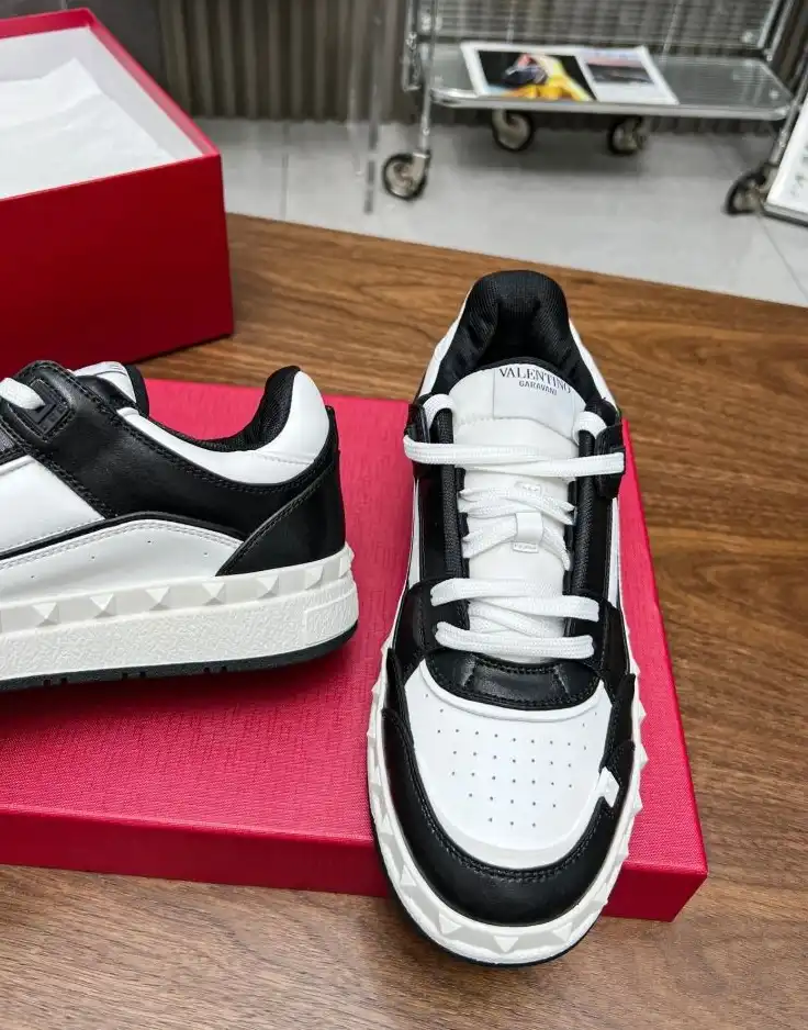 hype Valentino Sneakers