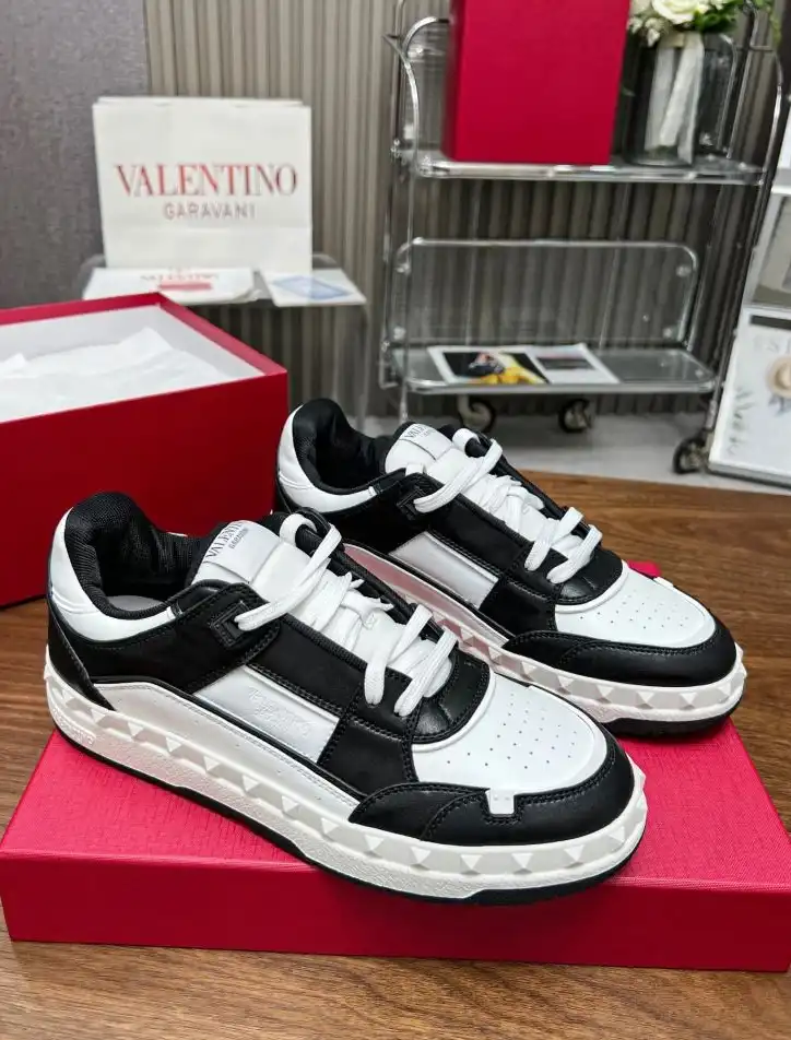 hype Valentino Sneakers