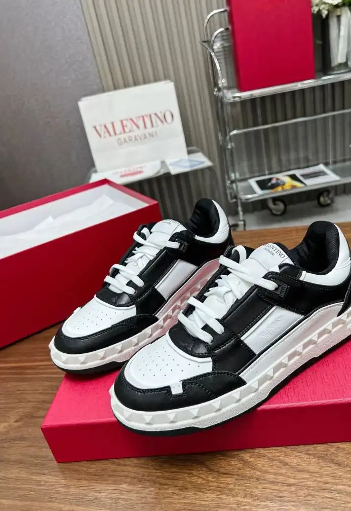 hype Valentino Sneakers