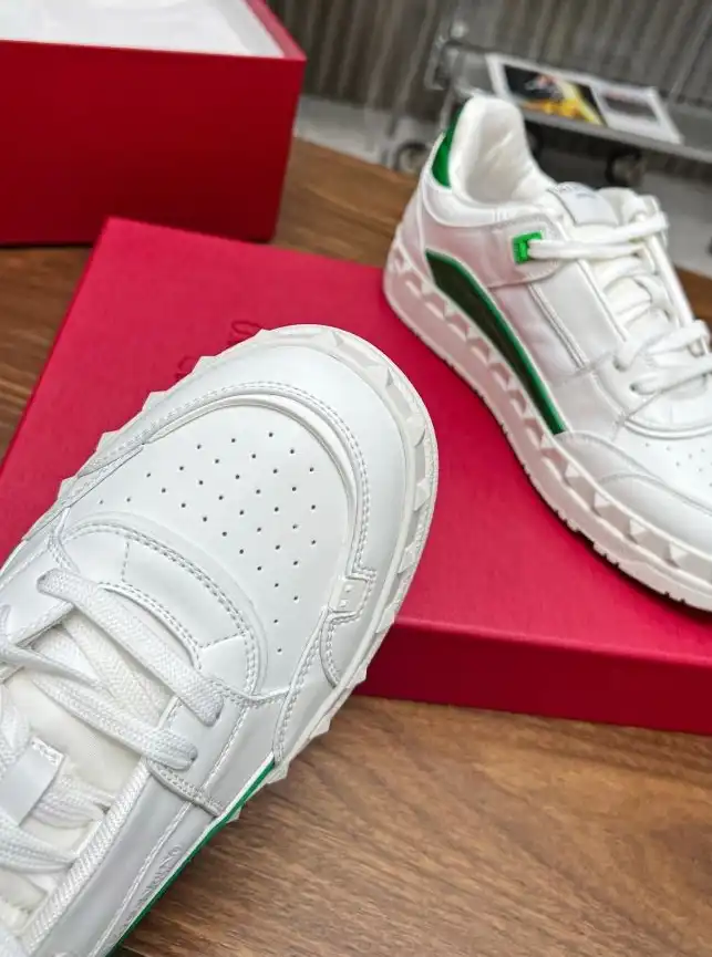 hype Valentino Sneakers