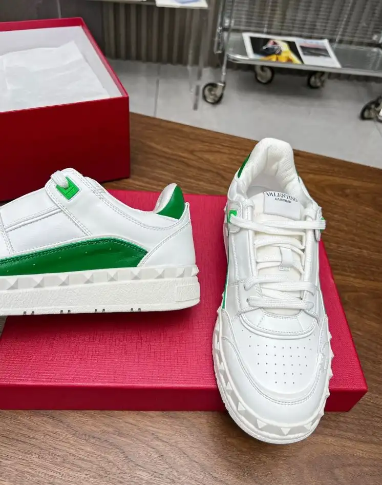 hype Valentino Sneakers