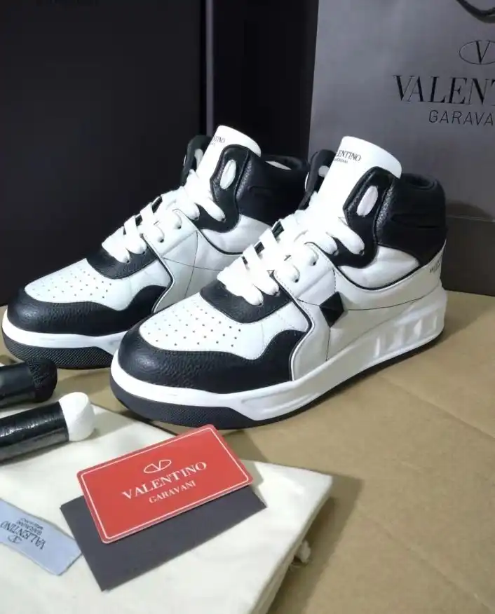 hype Valentino Sneakers