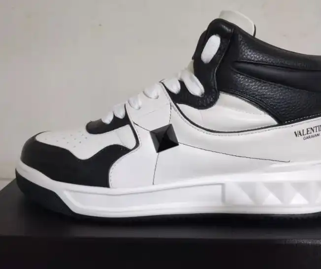 hype Valentino Sneakers