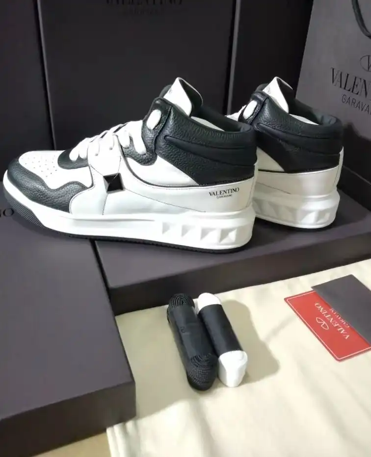 hype Valentino Sneakers