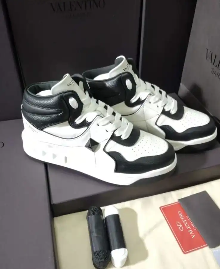 hype Valentino Sneakers