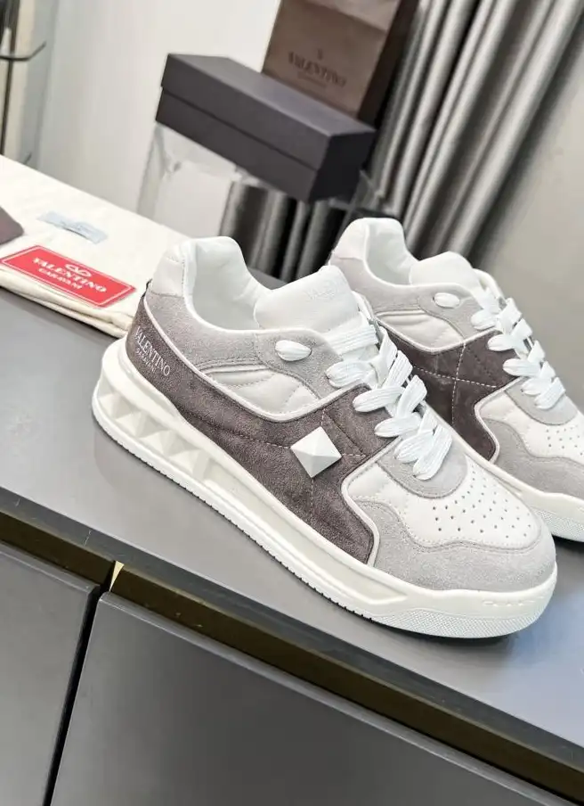 hype Valentino Sneakers