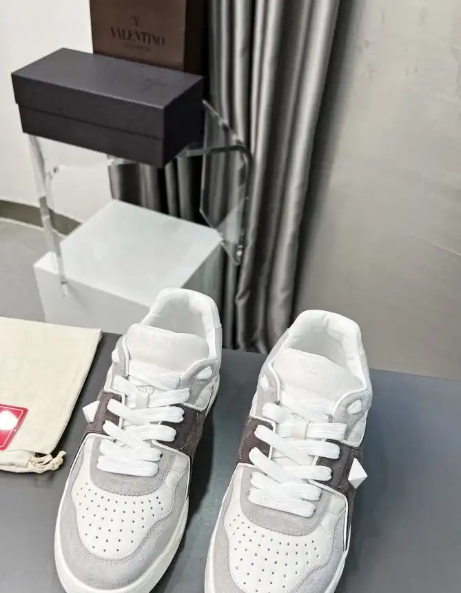 hype Valentino Sneakers